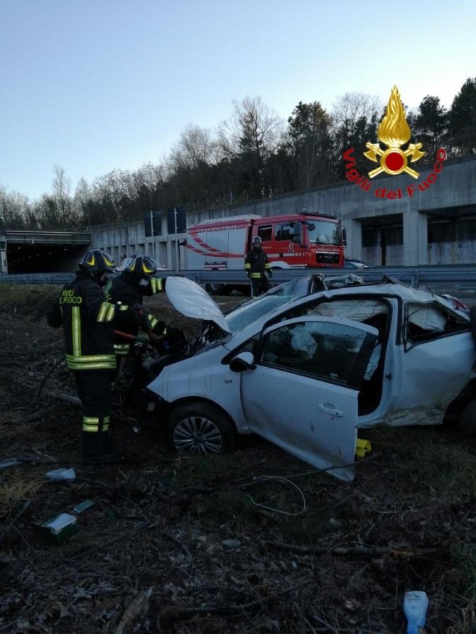 Incidente Borgomanero 6 gennaio 2022: auto esce di strada sull'A26