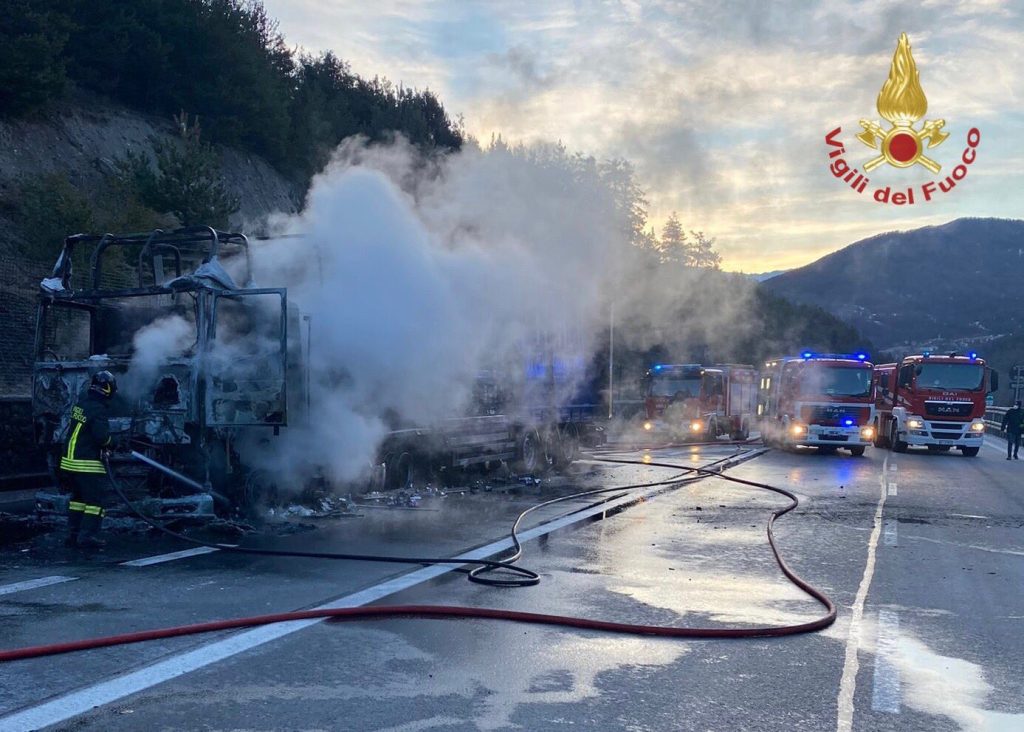 Incidente Torino Bardonecchia oggi 27 gennaio 2022: un altro tir in fiamme