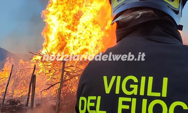 Incendio Giaveno in via Avigliana 11 febbraio 2022 fiamme alte 10 metri