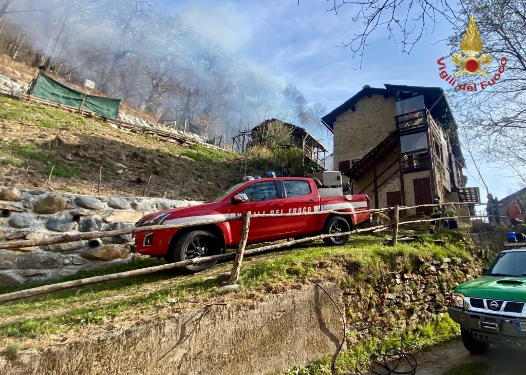 Incendio a Giaveno oggi 12 aprile 2022