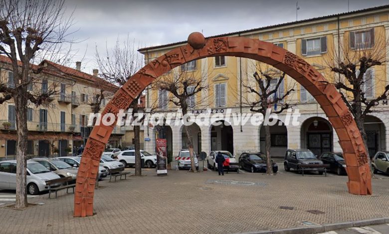 Incidente Castellamonte oggi 23 aprile 2022: danni all'Arco di Pomodoro