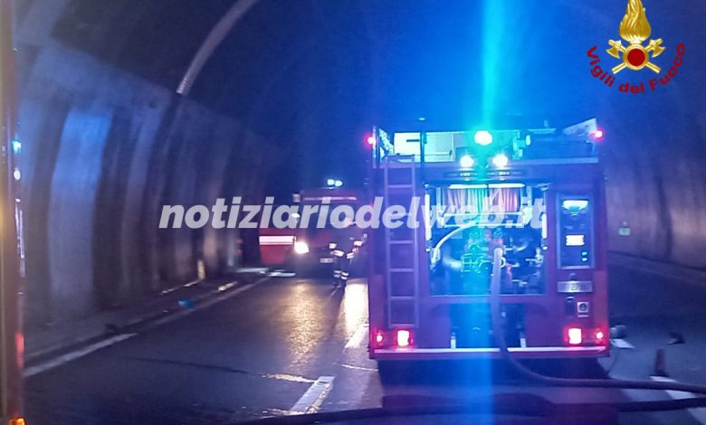 Incidente A26 oggi 14 maggio 2022: decine di feriti e strada chiusa