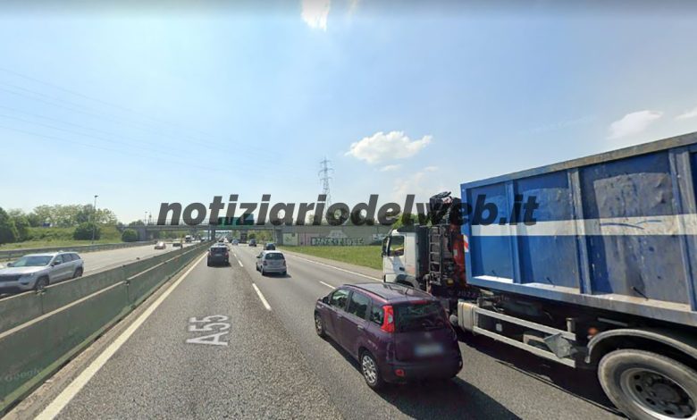 Incidente Tangenziale Torino oggi 27 maggio 2022: scontro taxi e furgone