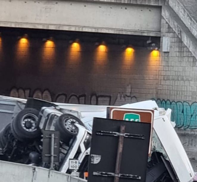 Incidente in Tangenziale a Rivoli Bruere oggi 26 maggio 2022: tir ribaltato