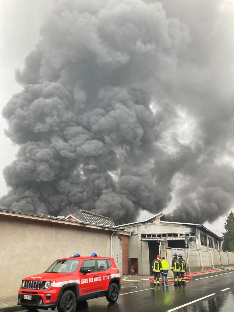 Incendio a Luserna San Giovanni oggi 21 ottobre 2022: fiamme presso la ditta Pontevecchio