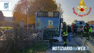 Incidente Centallo oggi 17 novembre 2022: pullman contro guardrail