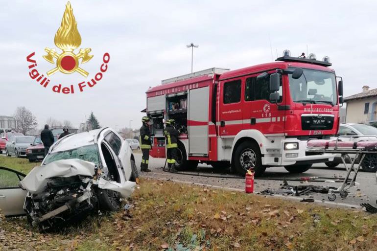 Incidente Castiglione Falletto 30 novembre 2022 auto contro trattore