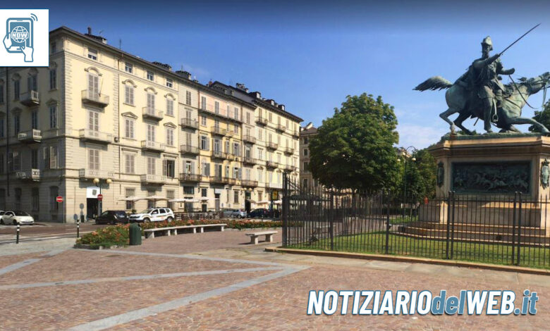 Manifestazione Torino oggi 4 marzo 2023: corteo anarchici in Piazza Solferino