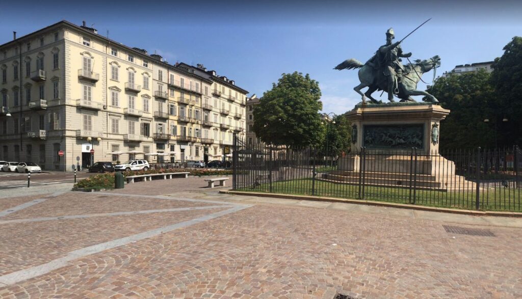 Manifestazione Torino oggi 4 marzo 2023: corteo anarchici in Piazza Solferino