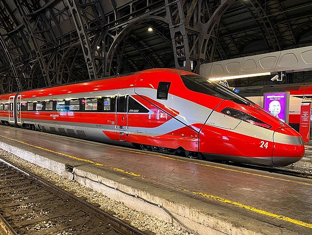 Frecciarossa Torino-Roma fermo in campagna 140 minuti di ritardo, l'Odissea dei passeggeri