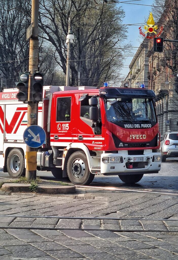 Vento a Torino oggi 25 marzo 2023: Vigili del Fuoco in azione