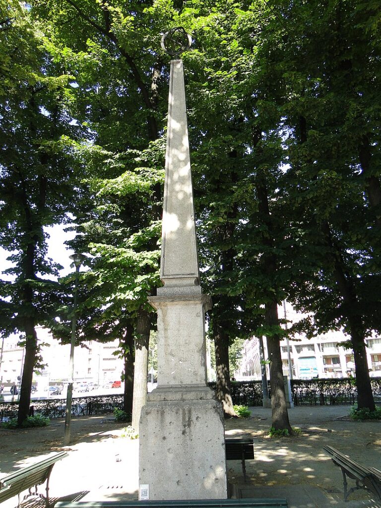 Guglia Beccaria in piazza Statuto, Torino i due triangoli della magia