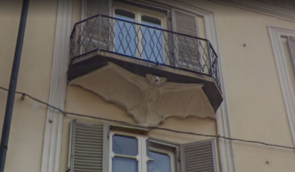 Il palazzo dei pipistrelli, una curiosa struttura nel cuore di Torino