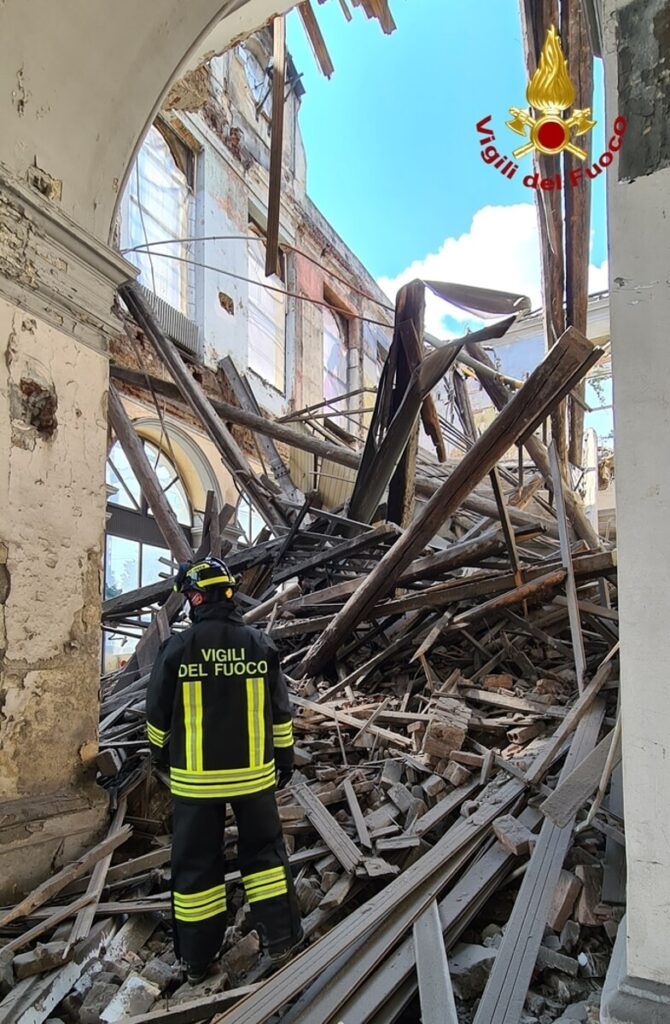 Incidente Porta Susa oggi 15 giugno 2023: crolla tetto in stazione