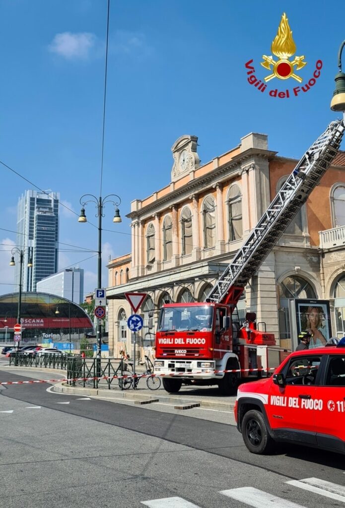 Incidente Porta Susa oggi 15 giugno 2023: crolla tetto in stazione