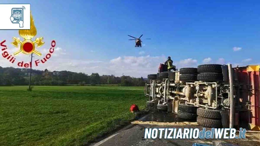 Incidente Asti oggi 7 novembre 2023 ribaltato camion carico di sabbia