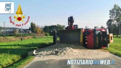 Incidente Asti oggi 7 novembre 2023 ribaltato camion carico di sabbia