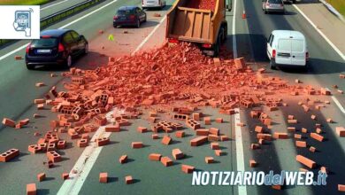 Incidente sulla Tangenziale di Torino Mezzo pesante perde carico di mattoni